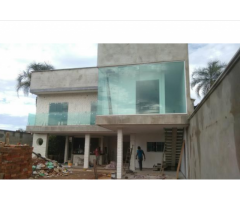 Mestre de obras com equipe